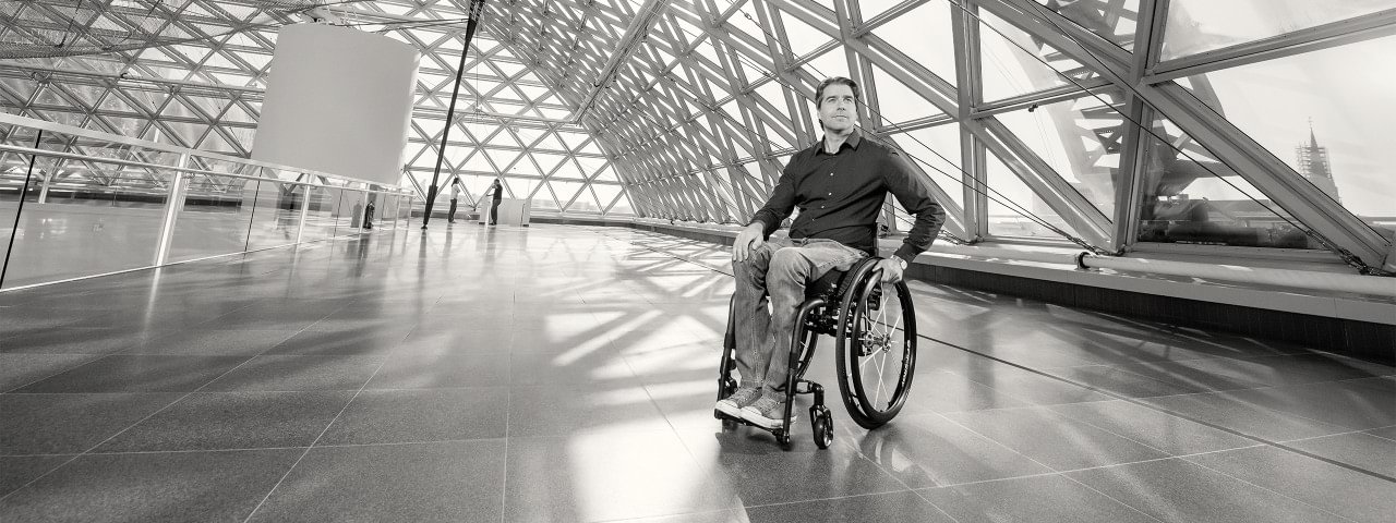 Mann im Zenit Rollstuhl