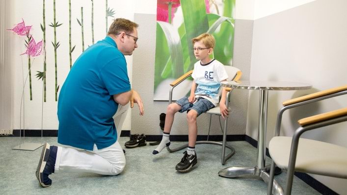 Kind in einer Therapie Sitzung