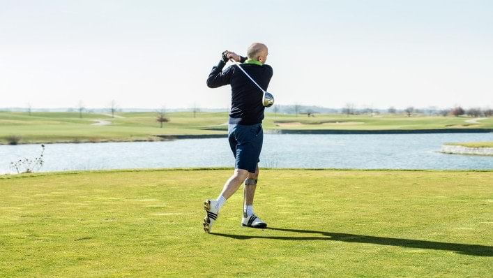 Christian Neureuther mit der Agilium Freestep 2.0 auf dem Golfplatz